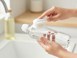 Tips Menjaga Kebersihan Botol Minum agar Terhindar dari Bau dan Lumut